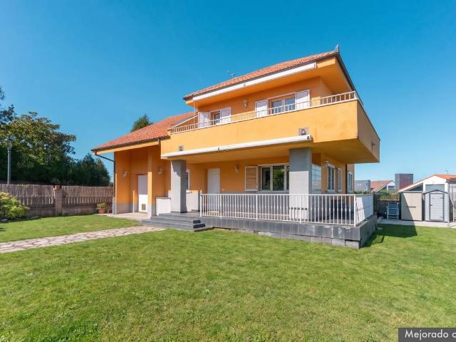 Casa chalet en Venta en Muros de Nalón