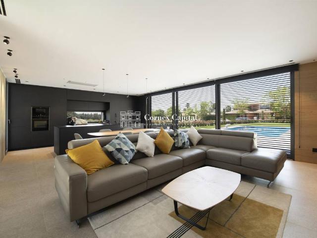Casa chalet en Venta en Navata