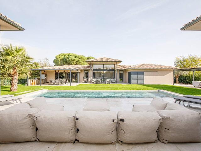 Casa chalet en Venta en Navata