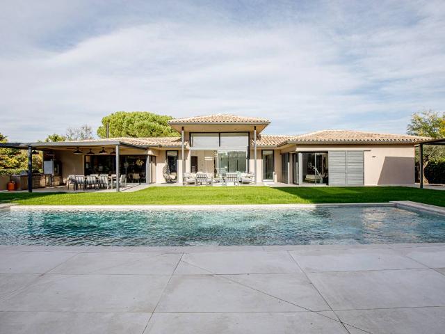 Casa chalet en Venta en Navata