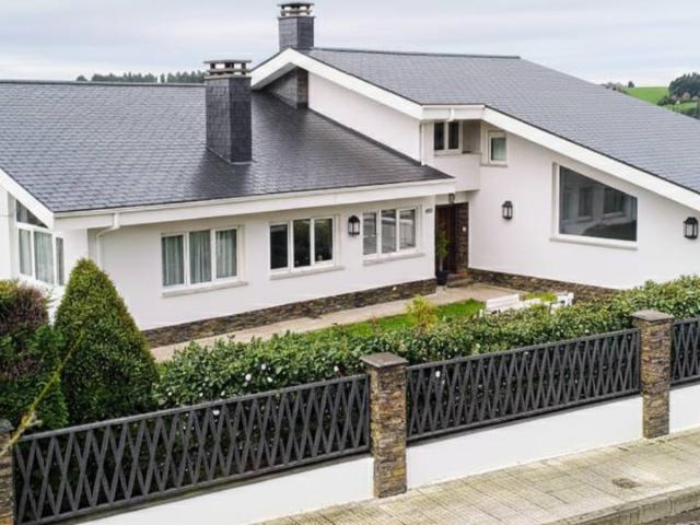 Casa chalet en Venta en Navia
