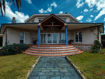 Casa chalet en Venta en Navia