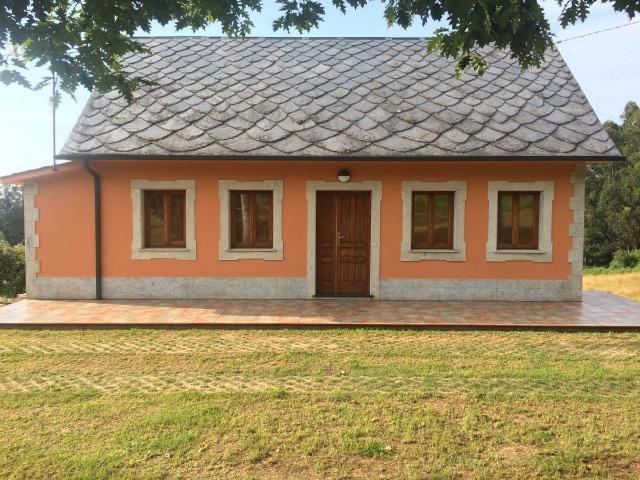 Casa chalet en Venta en Neda