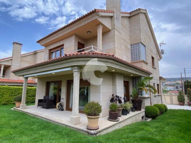 Casa chalet en Venta en Noalla