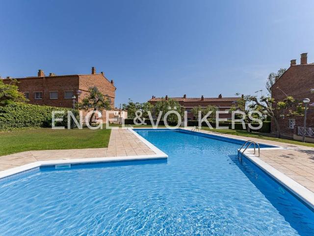 Casa adosada en Venta en Nou Eixample Nord