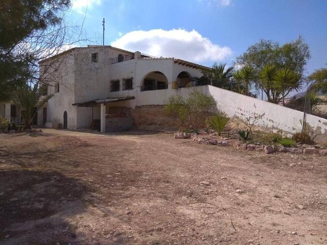 Casa chalet en Venta en Novelda