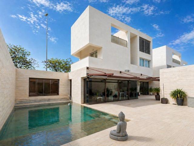 Casa chalet en Venta en Novelda