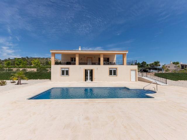 Casa chalet en Venta en Novelda