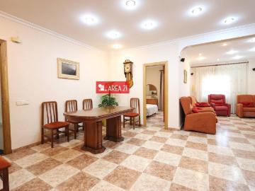 Casa chalet en Venta en Núcleo Urbano