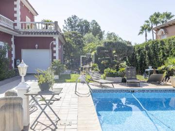 Casa chalet en Venta en Núcleo Urbano