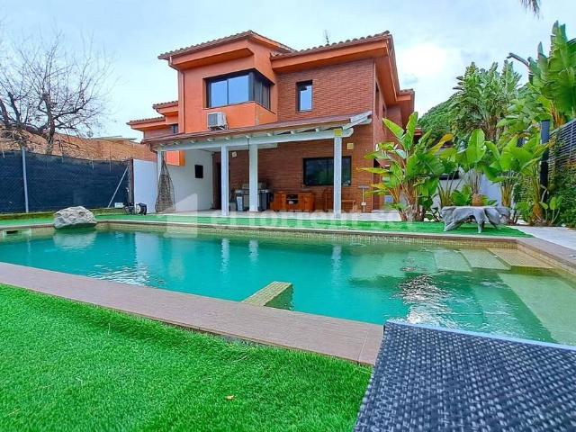 Casa chalet en Venta en Nucli Urbà