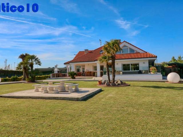 Casa chalet en Venta en Nuevos Roces