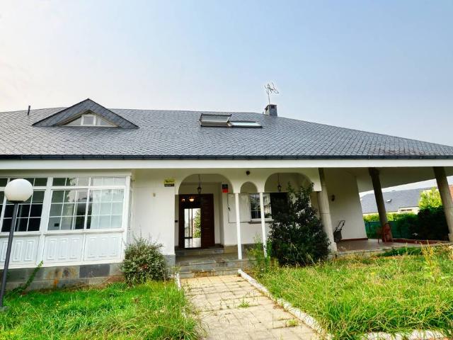 Casa chalet en Venta en Oleiros pueblo