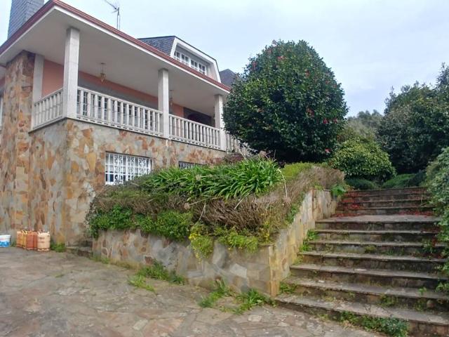 Casa chalet en Venta en Oleiros pueblo