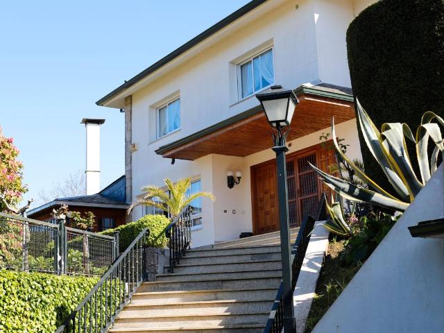 Casa chalet en Venta en Oleiros pueblo