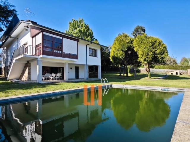 Casa chalet en Venta en Oleiros pueblo