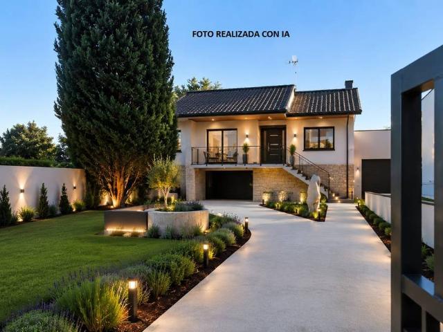 Casa chalet en Venta en Oleiros