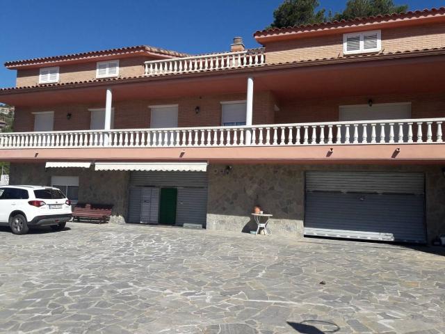 Casa chalet en Venta en Olesa de Bonesvalls
