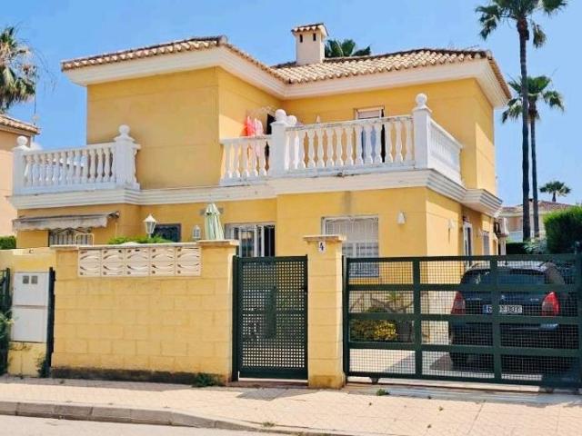 Casa chalet en Venta en Oliva Nova