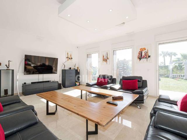 Casa chalet en Venta en Torrequinto