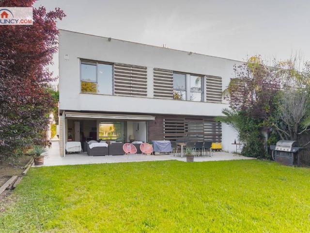Casa chalet en Venta en Oromana