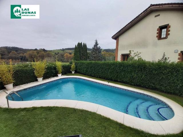 Casa chalet en Venta en Oruña