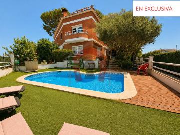 Casa chalet en Venta en Palau solità i Plegamans