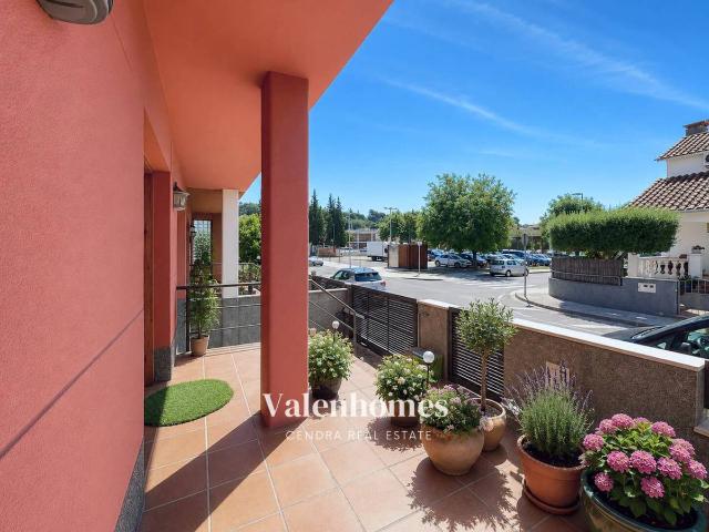 Casa chalet en Venta en Palau solità i Plegamans