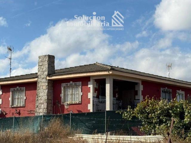 Casa chalet en Venta en Parada de Arriba