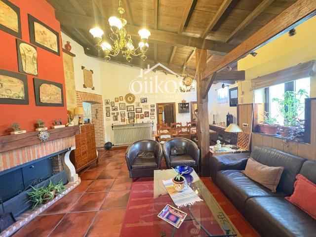 Casa chalet en Venta en Parada de Arriba