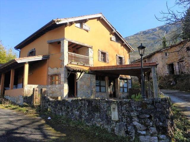 Casa chalet en Venta en Parres