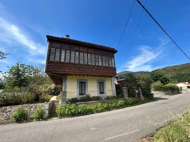 Casa chalet en Venta en Parres