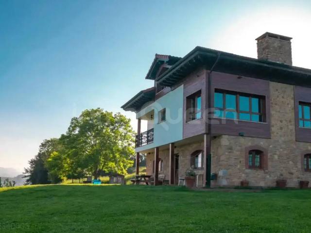 Casa chalet en Venta en Parres