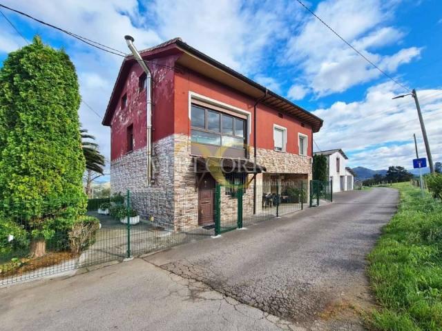 Casa chalet en Venta en Parres