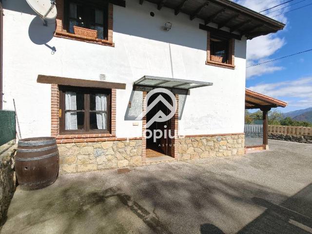 Casa chalet en Venta en Parres