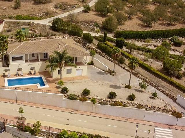 Casa chalet en Venta en Periana
