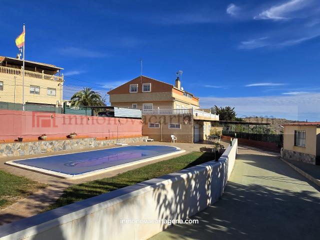 Casa chalet en Venta en Perín