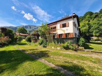 Casa chalet en Venta en Peñamellera Alta