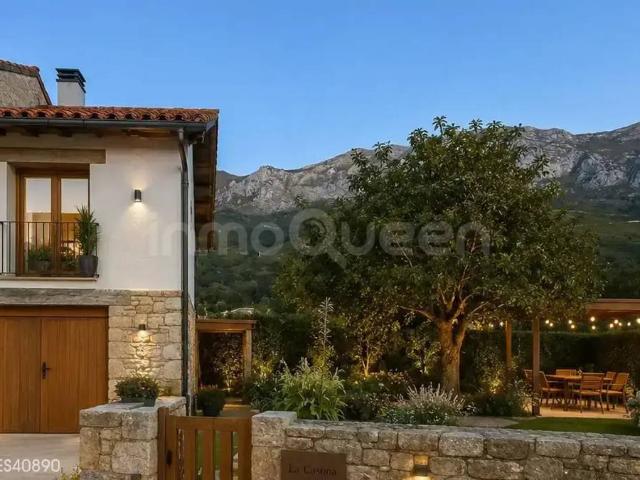 Casa chalet en Venta en Peñamellera Alta