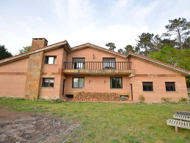 Casa chalet en Venta en Ponteareas