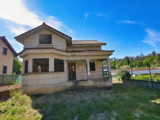 Casa chalet en Venta en Ponteareas