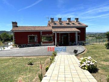 Casa chalet en Venta en Porceyo