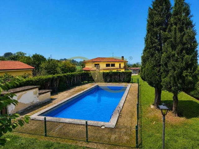 Casa chalet en Venta en Porceyo