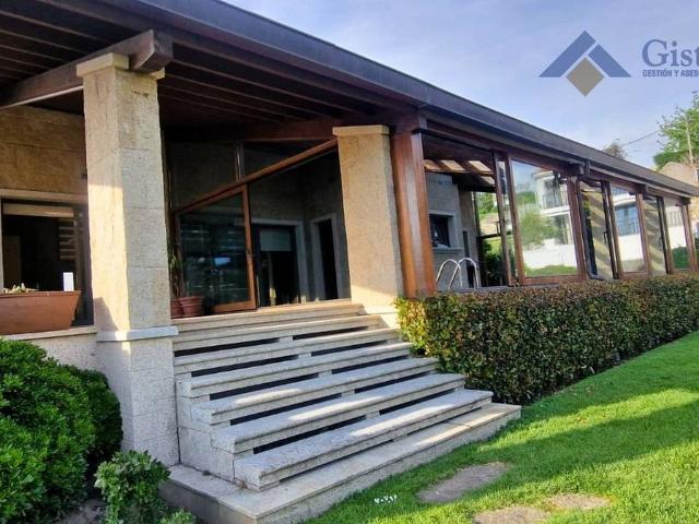Casa chalet en Venta en Priegue