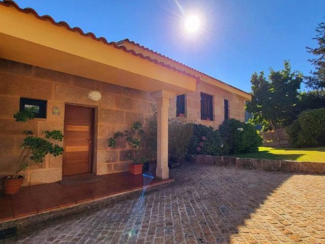Casa chalet en Venta en Priegue