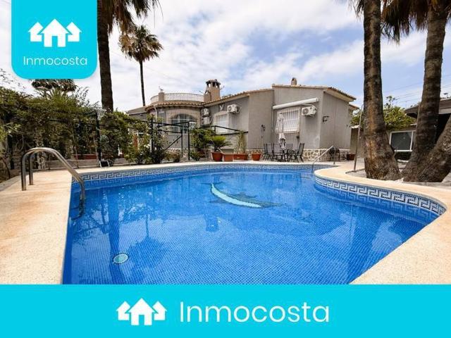 Casa chalet en Venta en Pueblo Español Coveta Fumá