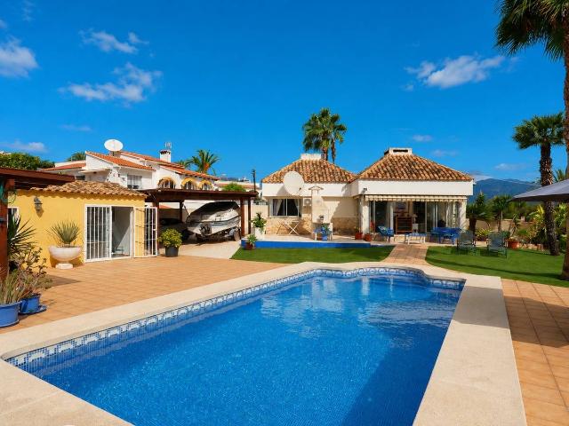 Casa chalet en Venta en Pueblo Urbanizaciones