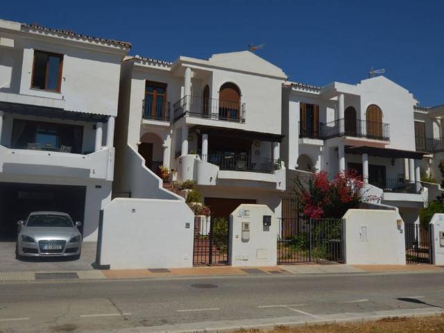 Casa chalet en Venta en Puerto de la Duquesa