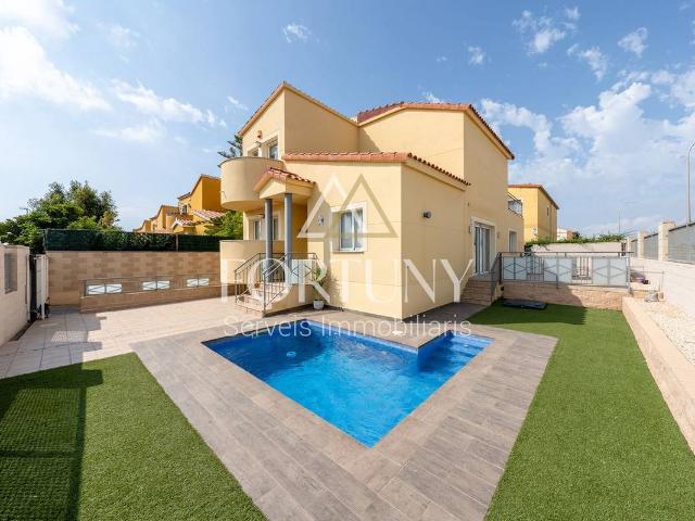 Casa chalet en Venta en Quatre Camins