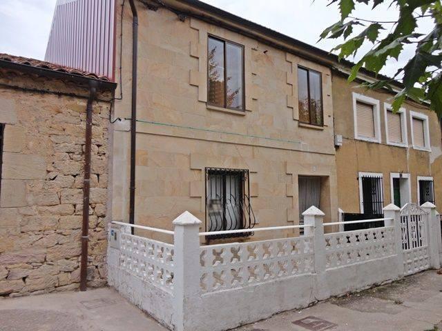 Casa chalet en Venta en Regumiel de la Sierra